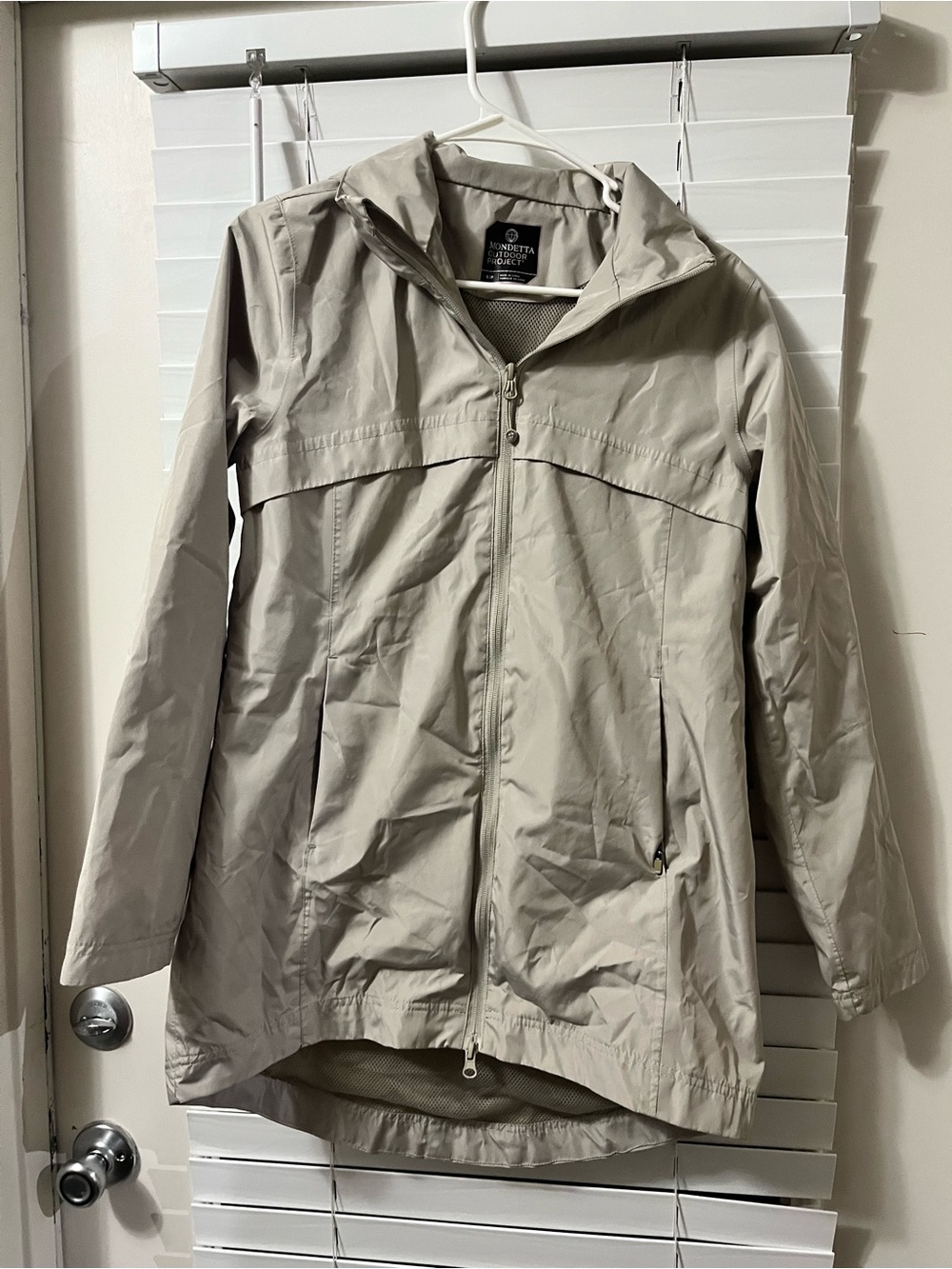 Mondetta Lightweight Hooded Trench Coat in Beige